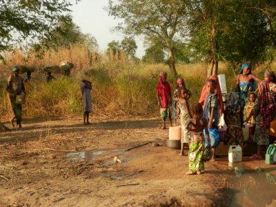 Akcja zbiórki makulatury na budowę studni w Afryce